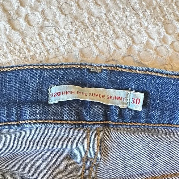 Levi's High Rise Blue Jeans - Picture 4 of 5